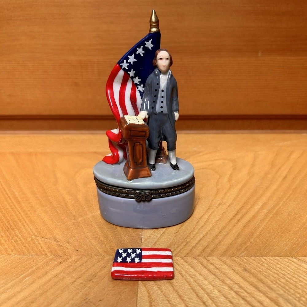 Vintage USA American Flag Porcelain Hinged Trinket Pill Box Americana Patriotic